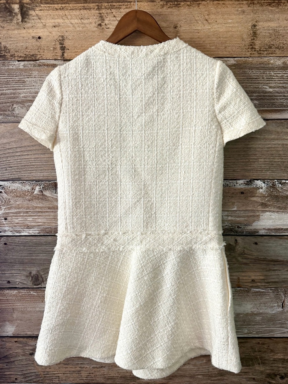 Elegant Cream Short-Sleeve Tweed Dress with Button Detail - Picture 7 of 12
